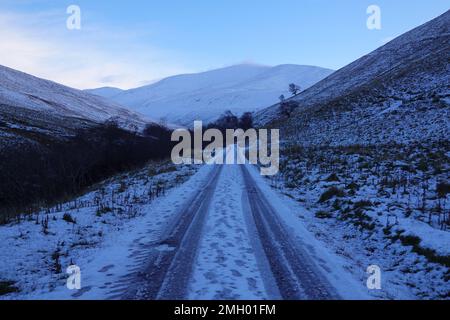 Massiccio di Beinn A' Ghlo visto da Glen Tilt ad ovest, Highlands scozzesi Uninted Kingdom Foto Stock