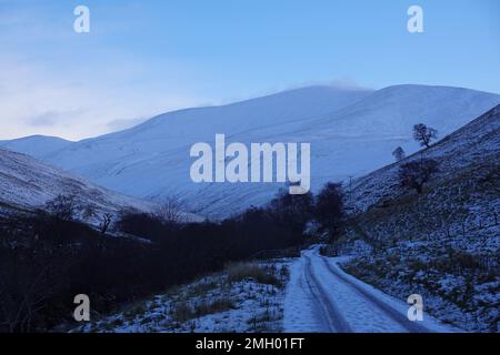 Massiccio di Beinn A' Ghlo visto da Glen Tilt ad ovest, Highlands scozzesi Uninted Kingdom Foto Stock