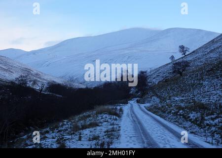 Massiccio di Beinn A' Ghlo visto da Glen Tilt ad ovest, Highlands scozzesi Uninted Kingdom Foto Stock