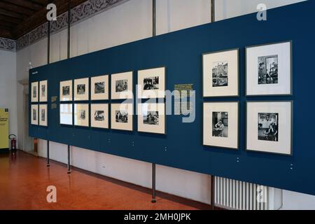 Venezia, Italia. 26th Jan, 2023. Il Museo di Palazzo Grimani presenta la mostra Inge Morath. Fotografando da Venezia in poi, a cura di Kurt Kaindle e Brigitte Blüml, con Valeria Finocchi, promossa dalla direzione Regionale dei Musei Veneto e Suazes, in collaborazione con Fotohof, Salisburgo e con il patrocinio e il sostegno del Forum austriaco della Cultura di Milanoprogettata. Credit: Independent Photo Agency/Alamy Live News Foto Stock