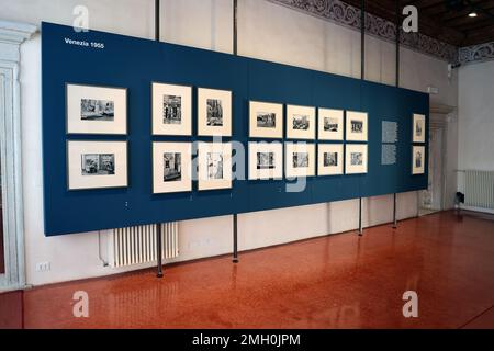 Venezia, Italia. 26th Jan, 2023. Il Museo di Palazzo Grimani presenta la mostra Inge Morath. Fotografando da Venezia in poi, a cura di Kurt Kaindle e Brigitte Blüml, con Valeria Finocchi, promossa dalla direzione Regionale dei Musei Veneto e Suazes, in collaborazione con Fotohof, Salisburgo e con il patrocinio e il sostegno del Forum austriaco della Cultura di Milanoprogettata. Credit: Independent Photo Agency/Alamy Live News Foto Stock