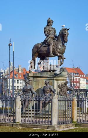 Statua equestre del re danese Christian V su Kongens Nytorv (Abraham César Lamoureux, 1688); Copenaghen, Danimarca Foto Stock