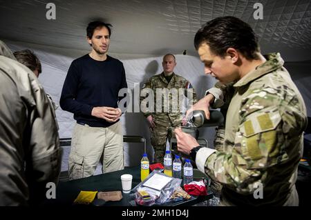 CONSTANTA - Wopke Hoekstra, Ministro degli Affari Esteri durante la sua visita all'Aeroporto Internazionale Mihail Kogalniceanu. Il ministro visita le truppe olandesi e francesi. ANP KOEN VAN WEEL netherlands OUT - belgium OUT Credit: ANP/Alamy Live News Foto Stock