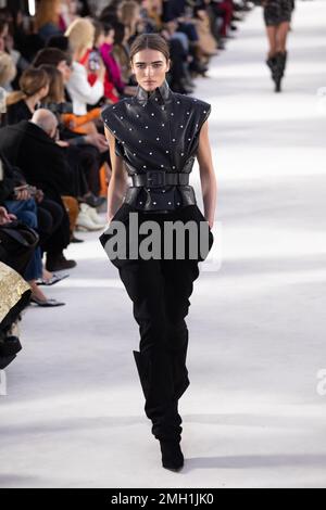 Parigi, Francia 24 gennaio 2023, settimana della moda, sfilata di moda Alexandre Vauthier, Primavera Estate 2023, Francesco Loock/Alamy Foto Stock