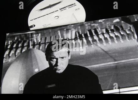 Viersen, Germania - Gennaio 1. 2023: Primo piano copertina isolata in vinile con musica della serie televisiva tedesca Spaceship orion dal 60s Foto Stock