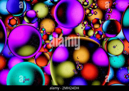 Colorato artistico di olio sull'acqua. Astratto colorato sfondo bolle d'olio. illuminazione astratta Foto Stock