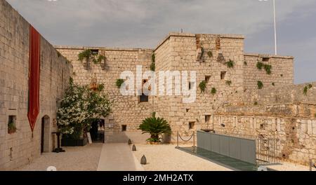 FORT GEORGE, VIS, CROAZIA, EUROPA - Fortezza costruita nel 1812 per proteggere Vis Harbour. Foto Stock