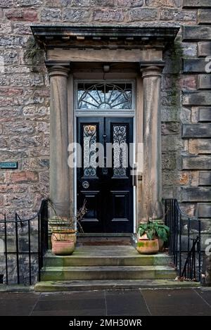 Porta d'ingresso al 25 George Square di Edimburgo, la casa di Sir Walter Scott dal 1774 al 1797. Foto Stock