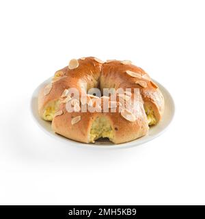 Assimilazione di un panino come mini pizza. Ci sono versioni foto e vettoriali per idea di design. Al panino si aggiungono formaggio, prosciutti, olive sottaceto Foto Stock