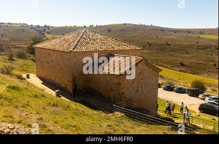 San Baudelio de Berlanga, Spagna - 16 aprile 2022: Eremo di San Baudelio di Berlanga in giornata di sole Foto Stock