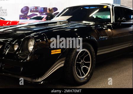 A Chevrolet Camaro Z28 durante il MCM Car Show a Bogotà, Colombia, il più grande salone automobilistico in america latina, il 20 gennaio 2022. Foto Stock