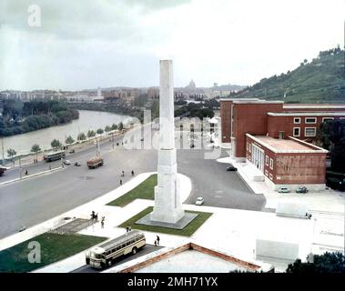 Mussolini lo stadio sportivo, Roma - Giochi Olimpici 1933 - statue ...