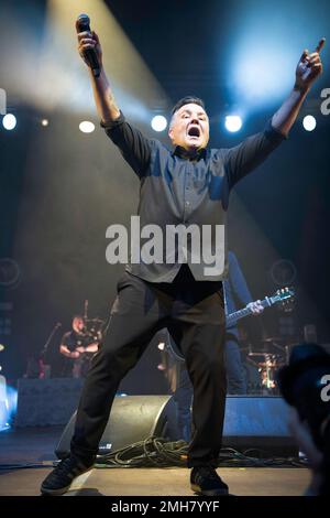 American Celtic punk e da Boston, Dropkick Murphys in concerto dal vivo ad Hannover, germania Foto Stock