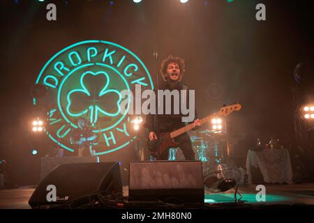 American Celtic punk e da Boston, Dropkick Murphys in concerto dal vivo ad Hannover, germania Foto Stock