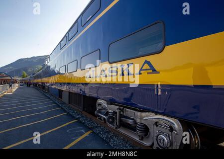 L'Alaska Railroad Coastal Classic corre tra Anchorage e Seward, Alaska. Foto Stock