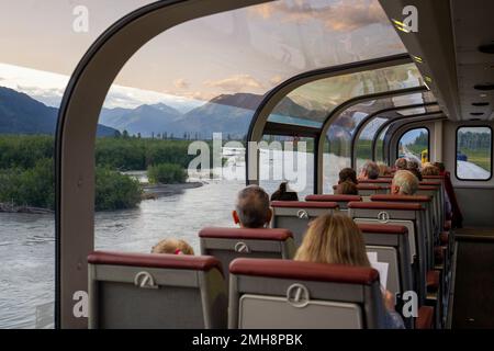 L'Alaska Railroad Coastal Classic corre tra Anchorage e Seward, Alaska. Foto Stock