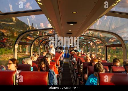 L'Alaska Railroad Coastal Classic corre tra Anchorage e Seward, Alaska. Foto Stock