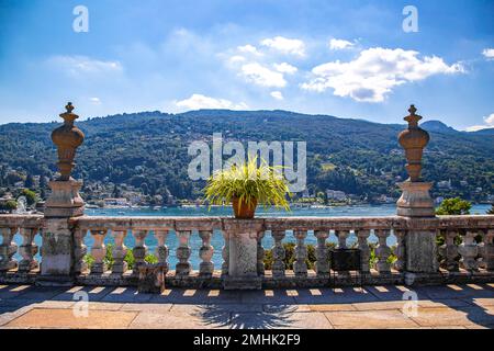 Palazzo Borromeo, Palazzo con vista esterna sull'Isola Bella, arcipelago delle Isole Borromee, Lago maggiore, Italia Foto Stock