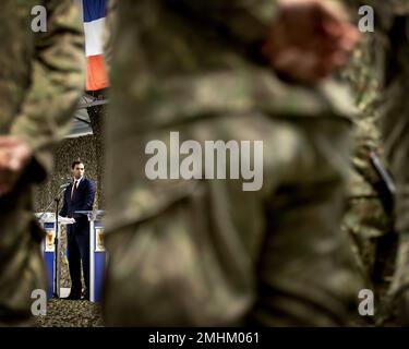 CINCU - il Ministro degli Esteri Wopke Hoekstra visita le truppe olandesi che fanno parte del Gruppo di battaglia della NATO a guida francese. I Paesi Bassi hanno schierato soldati in Romania per contribuire a rafforzare il fianco orientale dell'area del trattato NATO. ANP KOEN VAN WEEL netherlands OUT - belgium OUT Credit: ANP/Alamy Live News Foto Stock