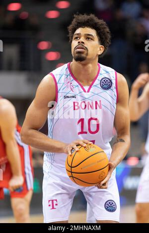 Bonn, Germania. 25th Jan, 2023. Collin MALCOLM (BON, mi.) sulla palla, azione, tiro, tiro di penalità. Punteggio finale 74:68, Basketball Champions League/Telekom Basketes Bonn-Bahcesehir Koleji Istanbul/BONN vs BKSK/Round of 16 - Giornata del Gruppo J/1st, al TELEKOMDOME, il 25th gennaio 2023 Credit: dpa/Alamy Live News Foto Stock