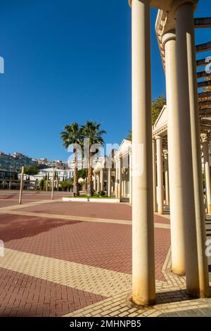 Piazza principale (Plaza Mayor) della città mediterranea di Calpe, Comunità Valenciana, Spagna Foto Stock