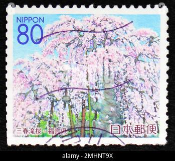 MOSCA, RUSSIA - 25 DICEMBRE 2022: Francobollo stampato in Giappone mostra la ciliegia piangente (Takizakura) – MIHARU, Prefettura di Fukushima, Stam regionale Foto Stock