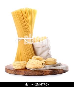Diversi tipi di pasta isolato su bianco Foto Stock