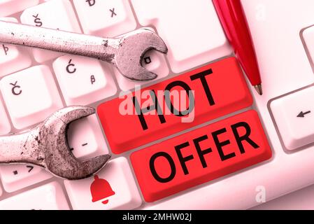 Scrittura visualizzazione testo Hot Offer. Prodotto o programma di approccio aziendale offerto a prezzi o tariffe ridotte Foto Stock