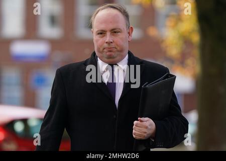 Foto non pubblicata in precedenza datata 17/10/22 di David Mackintosh, ex deputato conservatore e leader del Northampton Borough Council, arrivato alla Corte dei Magistrati di Northampton, per affrontare due accuse di non aver fornito informazioni in relazione alle donazioni a un partito politico. Si dice che i reati abbiano avuto luogo nel 2014, mesi dopo che Mackintosh è stato selezionato per combattere la circoscrizione di Northampton South alla fine dell'anno precedente e si riferiscono a nove donazioni. Data immagine: Lunedì 17 ottobre 2022. Foto Stock