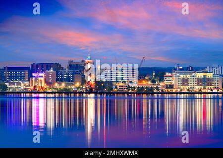 Erie, Pennsylvania, USA sul lago Erie al crepuscolo. Foto Stock