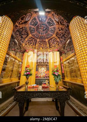 Taichung, DEC 24 2022 - Vista interna notturna del Tempio di Dajia Jenn Lann Foto Stock