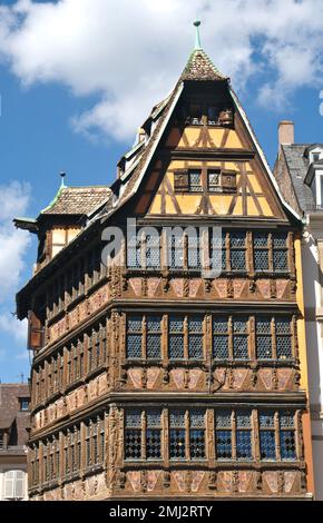 Una vecchia casa a graticcio a Strasburgo, Alsazia, Francia Foto Stock