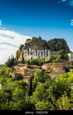 Pittoresco villaggio di montagna, la Roque-Alric, Dentelles de Montmirail, Dipartimento Vaucluse, Provenza, Provenza-Alpi-Costa Azzurra, Francia Foto Stock