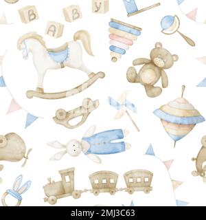 Modello senza cuciture con i giocattoli acquerelli come il cavallo retrò a dondolo e l'orso di orsacchiotto su sfondo isolato. Sfondo disegnato a mano con treno per bambini in colori pastello blu e beige. Design tessile. Foto Stock