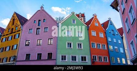 Belle case di divertimento colorate nella città di Fussen Germania . Foto Stock