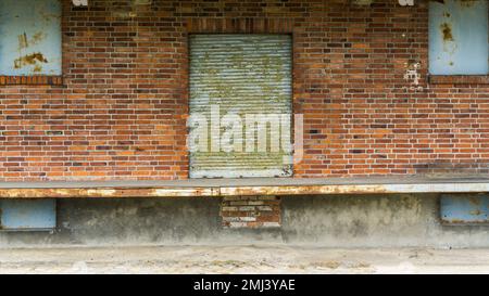 Rampa di carico di un vecchio magazzino a Tangermuende Foto Stock