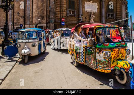 Scooter a tre ruote Ape di Piaggio, Palermo, Sicilia, Palermo, Sicilia, Italia Foto Stock