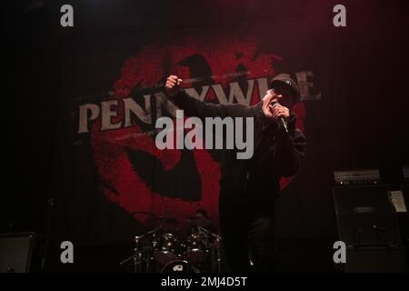 Pennywise, gruppo punk della California, che si esibisce dal vivo ad Hannover, in Germania, mentre sostiene Dropkick Murphys nel suo Europe Tour 2023.. Foto Stock