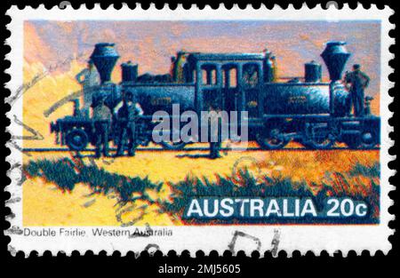 AUSTRALIA - CIRCA 1979: Un francobollo stampato IN AUSTRALIA mostra la locomotiva 'Double Fairlie', serie di locomotive a vapore, circa 1979 Foto Stock