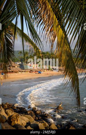 la playa nella città di Chacala sulla costa Nayarit della Riviera del Messico. Foto Stock