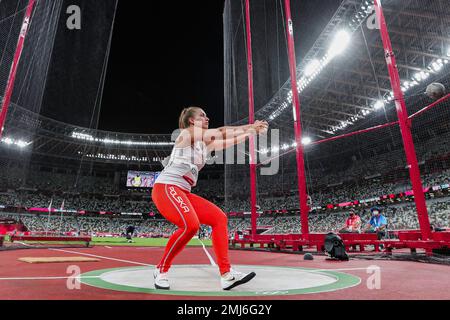 Malwina Kopron (POL) medaglia di bronzo nel lancio del martello femminile ai Giochi Olimpici estivi 2020 (2021), Tokyo, Giappone Foto Stock