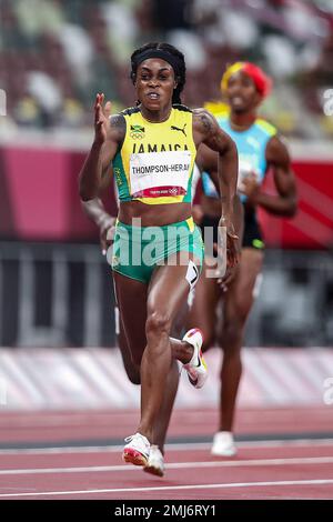 Elaine Thompson-Herah (JAM) campione olimpico nei 200 metri femminili ai Giochi Olimpici estivi 2020 (2021) di Tokyo, Giappone Foto Stock