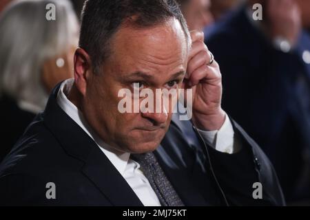 Brzezinka, Polonia. 27th Jan, 2023. Douglas Emhoff, il secondo Signore degli Stati Uniti sposato con il vice presidente 49th degli Stati Uniti, Kamala Harris, partecipa ad una cerimonia durante il 78th° anniversario di Auschwitz - Birkenau Liberazione e commemorazione dell'Olocausto nel campo di concentramento e sterminio nazista Auschwitz Birkenau II Brzezinka, Polonia il 27 gennaio 2023. (Credit Image: © Beata Zawrzel/ZUMA Press Wire) SOLO PER USO EDITORIALE! Non per USO commerciale! Credit: ZUMA Press, Inc./Alamy Live News Foto Stock