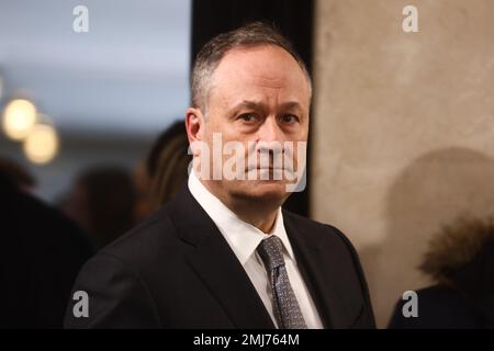 Brzezinka, Polonia. 27th Jan, 2023. Douglas Emhoff, il secondo Signore degli Stati Uniti sposato con il vice presidente 49th degli Stati Uniti, Kamala Harris, partecipa ad una cerimonia durante il 78th° anniversario di Auschwitz - Birkenau Liberazione e commemorazione dell'Olocausto nel campo di concentramento e sterminio nazista Auschwitz Birkenau II Brzezinka, Polonia il 27 gennaio 2023. (Credit Image: © Beata Zawrzel/ZUMA Press Wire) SOLO PER USO EDITORIALE! Non per USO commerciale! Credit: ZUMA Press, Inc./Alamy Live News Foto Stock