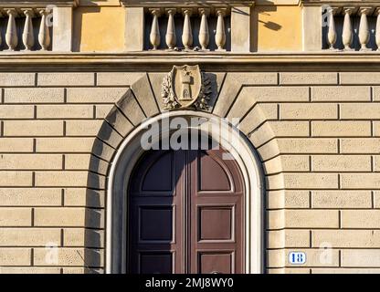 Palazzo dal Pozzo Toscanelli, stemma raffigurante una torre, piazza Pitti, a Firenze, dove visse il matematico Paolo dal Pozzo Toscanelli Foto Stock