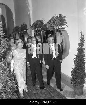 Storia dell'Olanda: Arrivo della Regina Giuliana e del Principe Bernhard; Data: 30 aprile 1962 Foto Stock