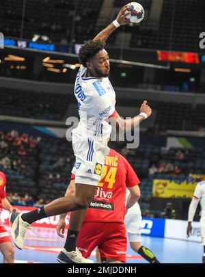 Benoit Kounkoud (Francia) contro il Montenegro. EHF Euro 2022. Round principale Foto Stock