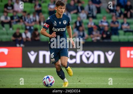 Melbourne, Australia. 26th gennaio 2023. Lleyton Brooks di Melbourne Victory corre la palla lungo l'ala. Credit: James Forrester/Alamy Live News Foto Stock