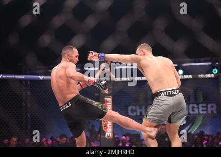 Orlando, Florida, Stati Uniti. 27th Jan, 2023. ORLANDO, FL - 27 GENNAIO: (L) Zach Juusola sbarca durante la settimana 1 della PFL Challenger Series il 27 gennaio 2023 agli Universal Studios di Orlando, Florida. (Credit Image: © Aaron Litz/PX Imagens via ZUMA Press Wire) SOLO PER USO EDITORIALE! Non per USO commerciale! Foto Stock