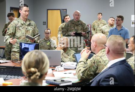 Cyber Protection Brigade convalida la capacità di 1st Cyber Battalion di distribuire e comandare in missione più team di Cyber Protection durante l'esercizio 2022 di Esercizi grungy Zion (EGZ) nel West Virginia. EGZ è un esercizio di allenamento in cui i leggendari difensori conducono operazioni difensive nel ciberspazio. L'esercitazione porta una varietà di ospiti illustri per vedere in prima persona i difensori leggendari sulla caccia. Foto Stock